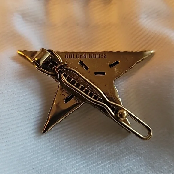 NIB ✨️Golden Goose Lace Lock Star Pin In Antique Gold Gorgeous✨️ - Picture 8 of 14